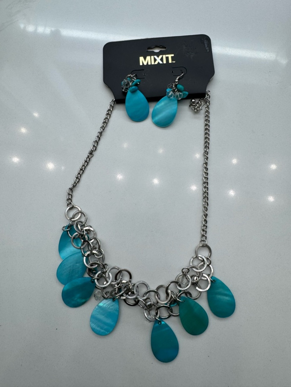 Blue Shell Statement Necklace Set! - Picture 2 of 3